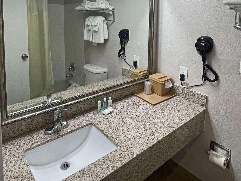 Quality Inn Fort Worth - Downtown East image