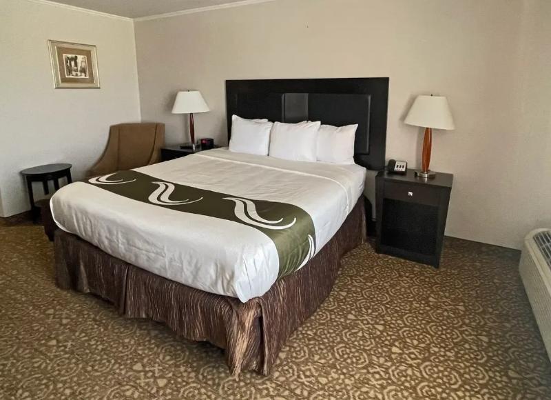 Quality Inn Fort Worth - Downtown East image
