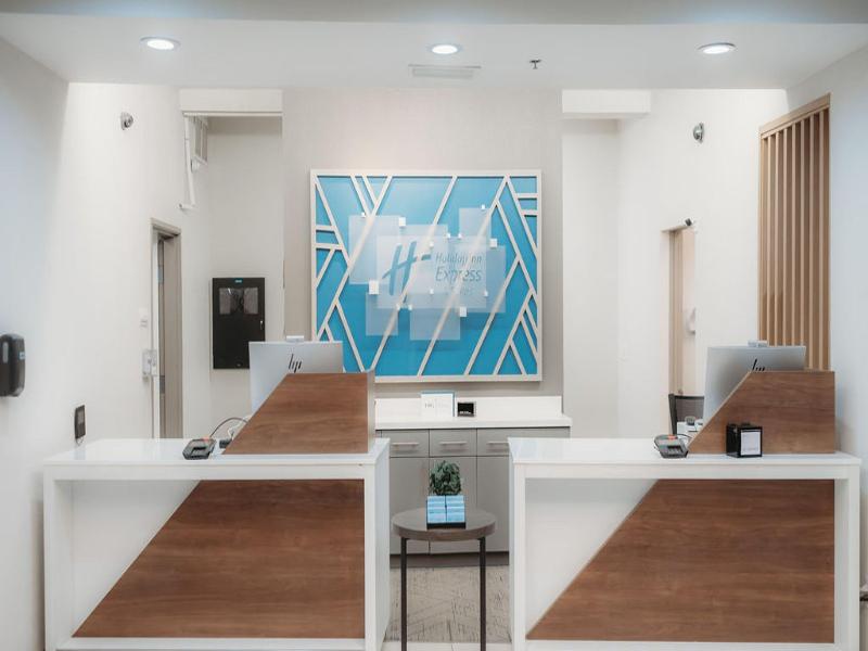 Holiday Inn Express & Suites Center