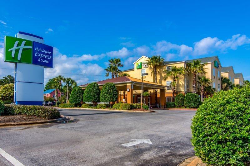 Holiday Inn Express and Suites Destin E Commons Ma