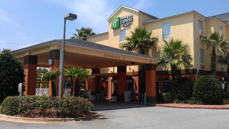 Holiday Inn Express and Suites Destin E Commons Ma