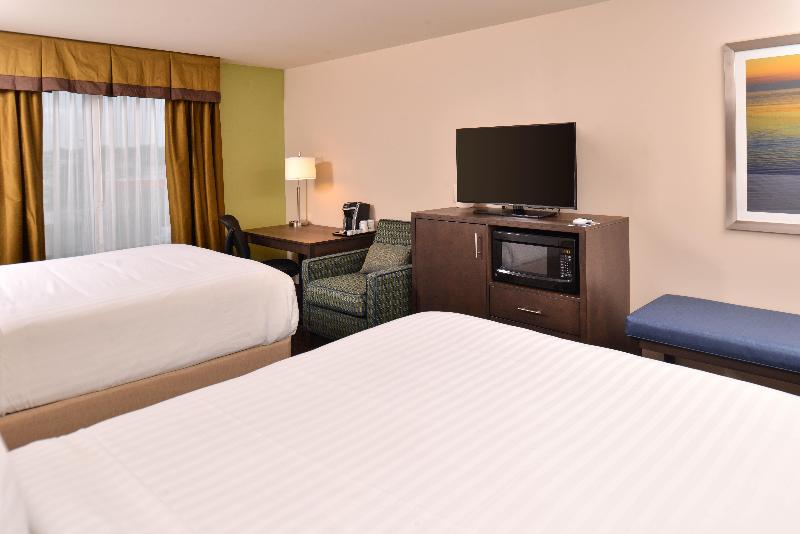 Holiday Inn Express and Suites Dearborn SW Detroit photo 12