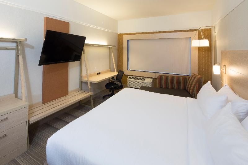 Holiday Inn Express and Suites Monroe photo 14