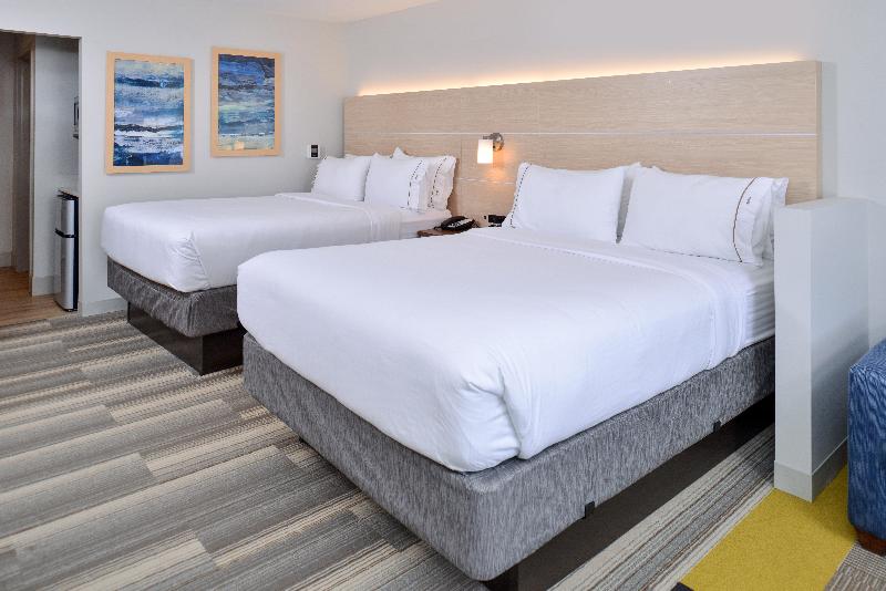 Holiday Inn Express and Suites Farmington Hills De photo 24