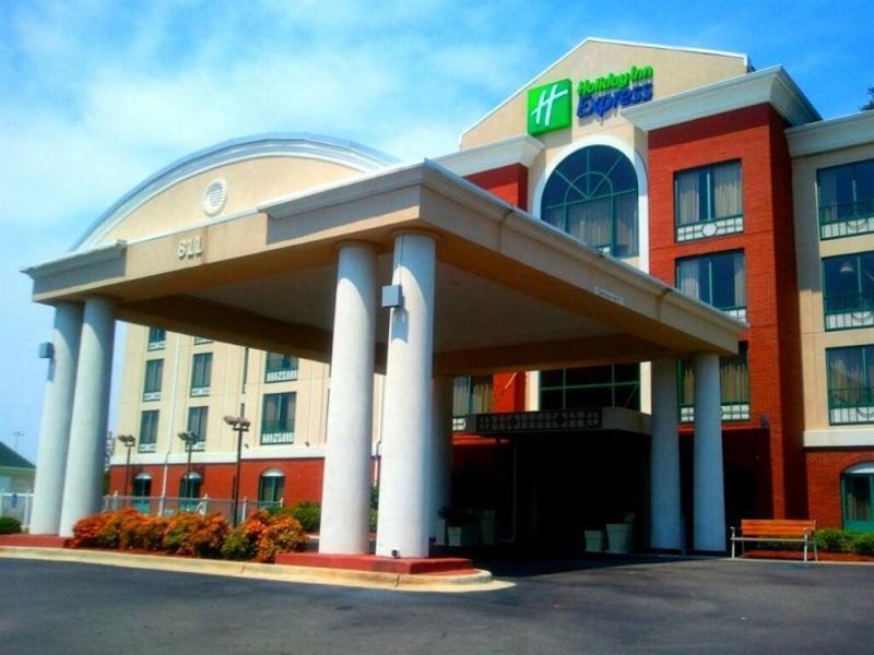 Holiday Inn Express and Suites Birmingham Irondale