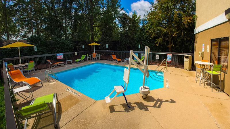 Holiday Inn Express and Suites Kinston image