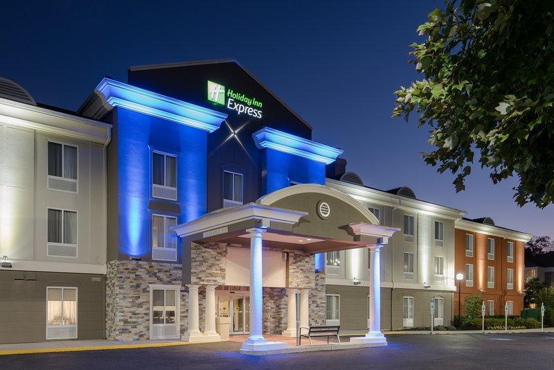 Holiday Inn Express and Suites Philadelphia Mt. La