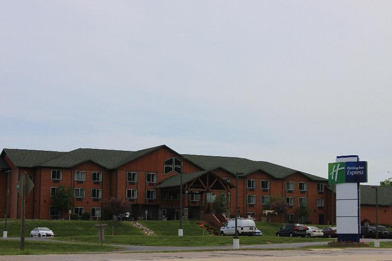 Holiday Inn Express Munising-Lakeview By IHG image