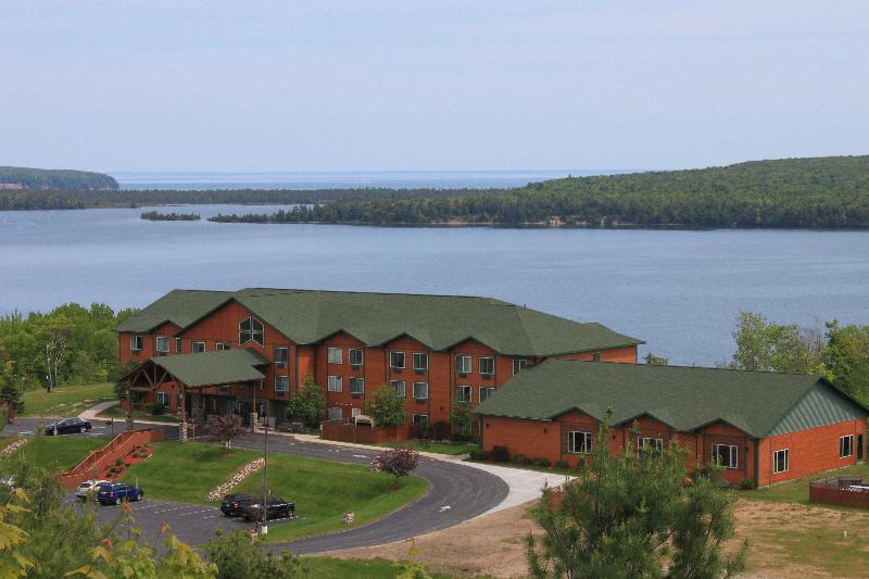 Holiday Inn Express Munising-Lakeview By IHG image