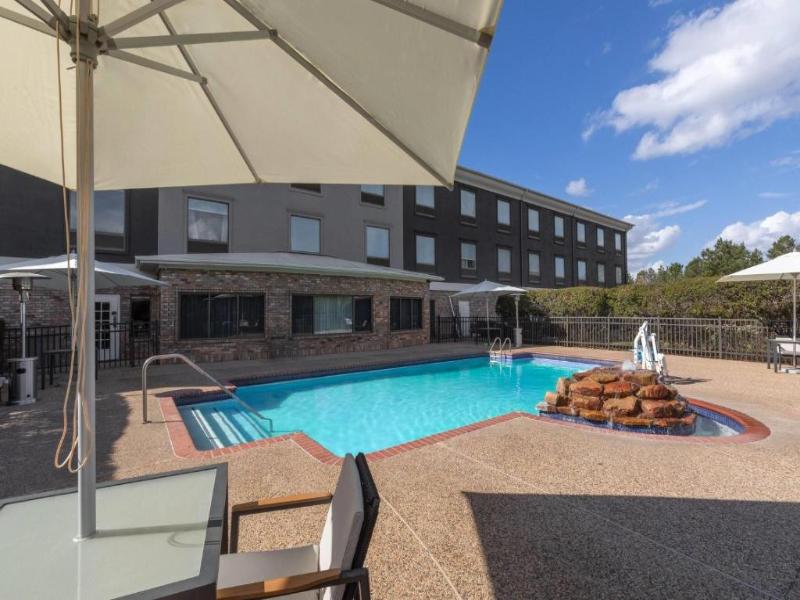 La Quinta Inn & Suites Nacogdoches — exterior view