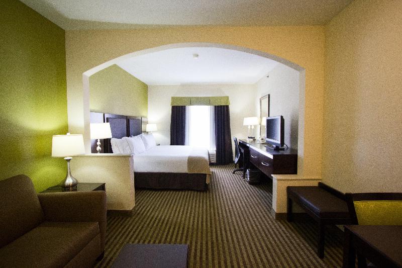 Holiday Inn Express and Suites Nacogdoches