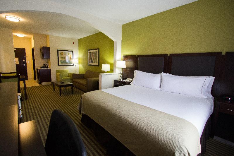 La Quinta Inn & Suites Nacogdoches image