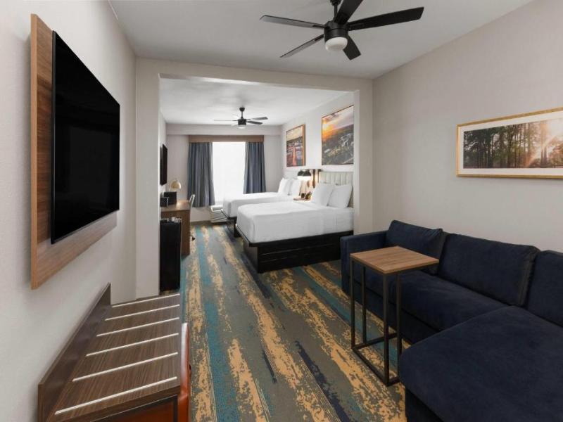 SUITE TWO DOUBLE BEDS NON SMOKING
