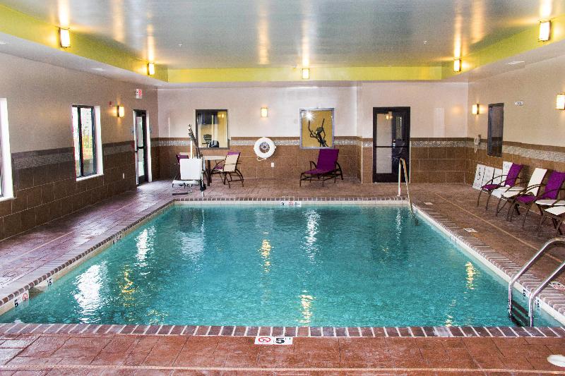 Holiday Inn Express & Suites Sikeston image
