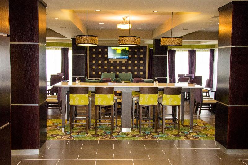 Holiday Inn Express & Suites Sikeston image