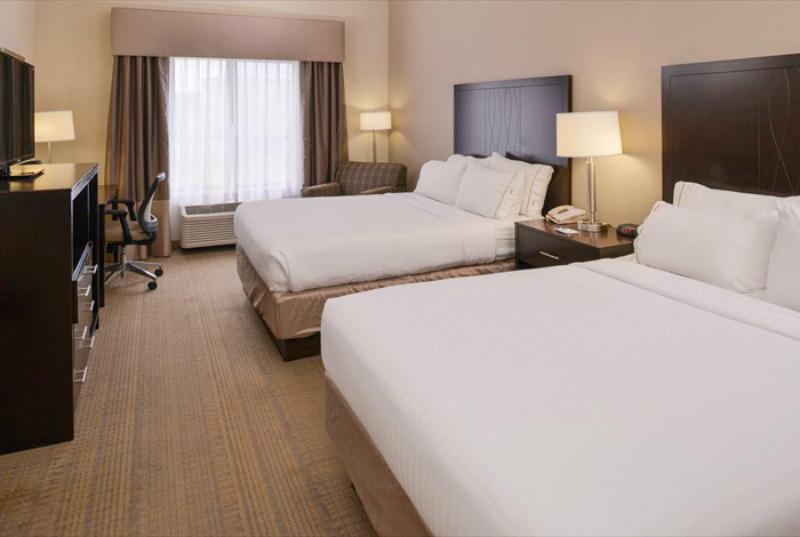 Holiday Inn Express & Suites Sikeston image