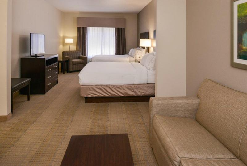 Holiday Inn Express & Suites Sikeston image