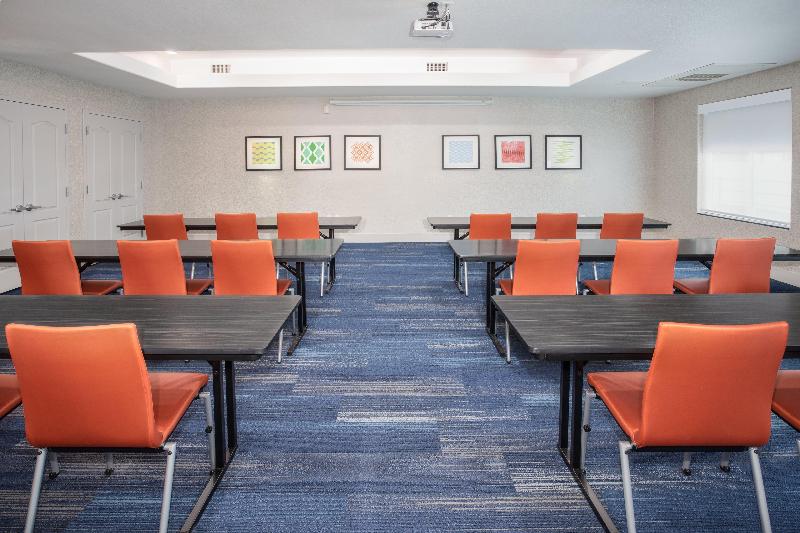 Holiday Inn Express & Suites Chowchilla - Yosemite image