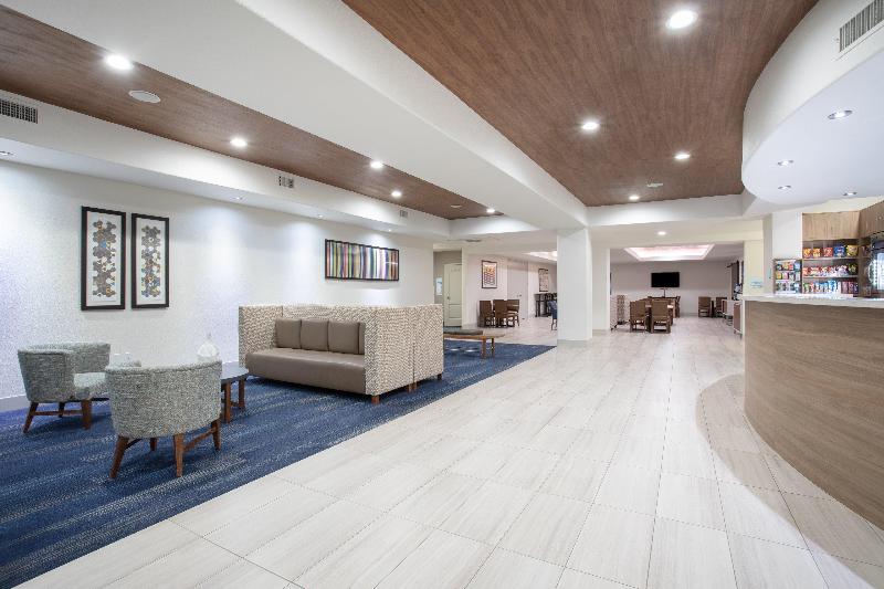 Holiday Inn Express & Suites Chowchilla - Yosemite image