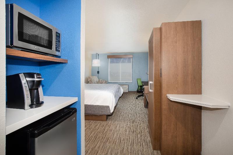 Holiday Inn Express & Suites Chowchilla - Yosemite image