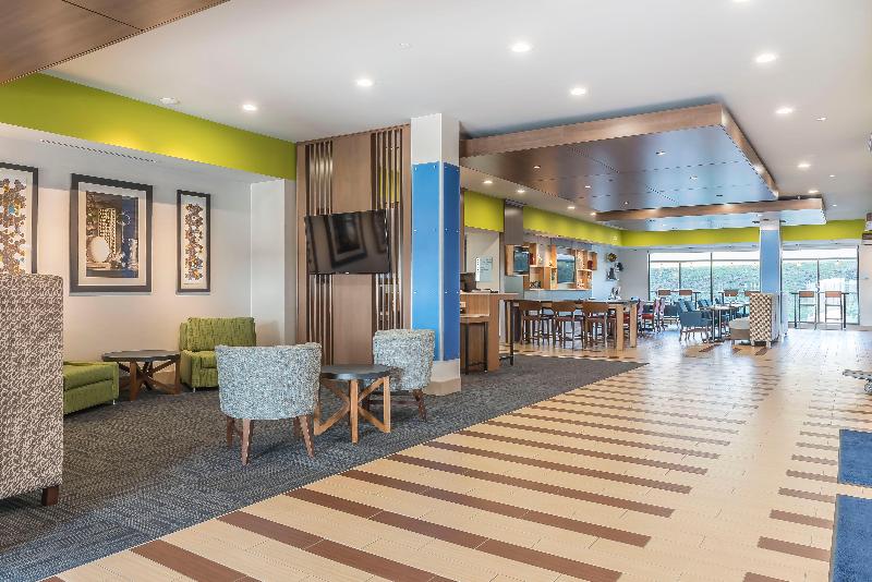 Holiday Inn Express and Suites Clarion