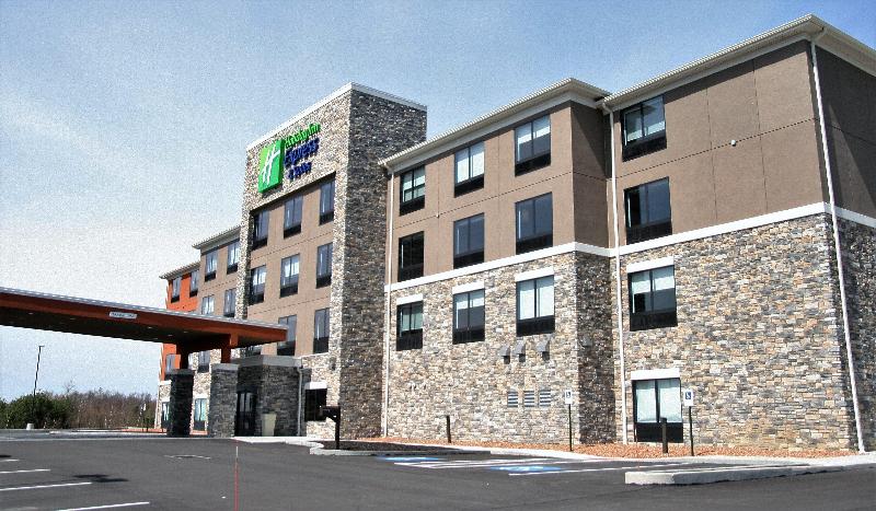 Holiday Inn Express and Suites Clarion