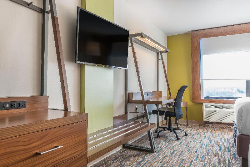 Holiday Inn Express & Suites Clarion By IHG image