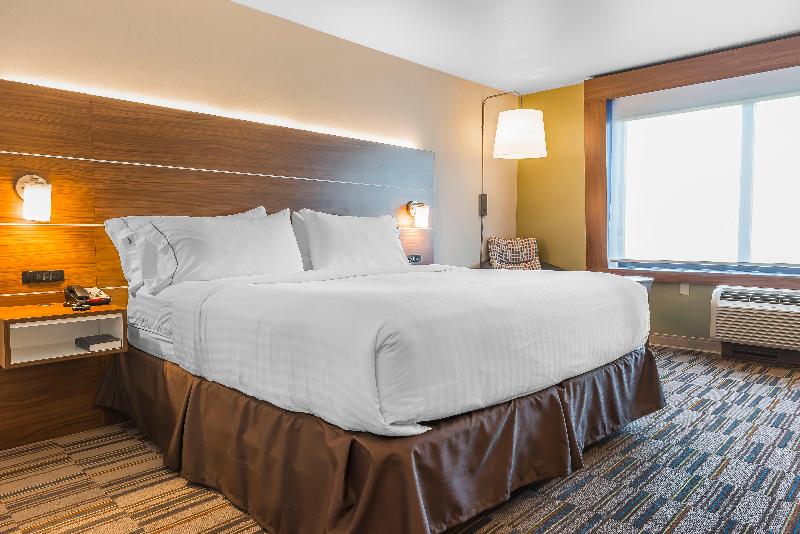 Holiday Inn Express & Suites Clarion By IHG image