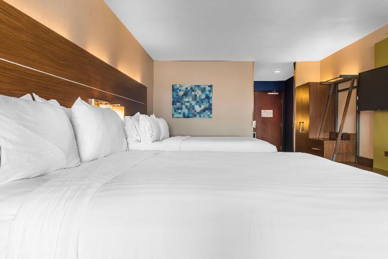 Holiday Inn Express & Suites Clarion By IHG image