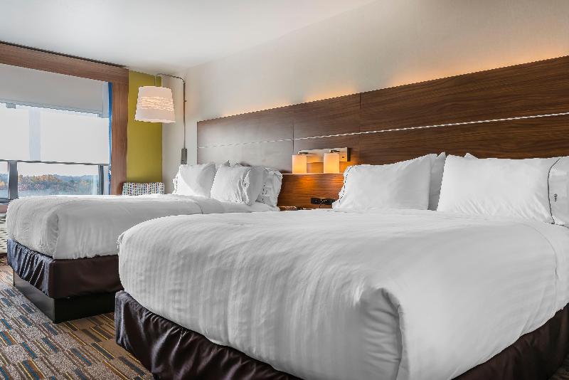 Holiday Inn Express & Suites Clarion By IHG image