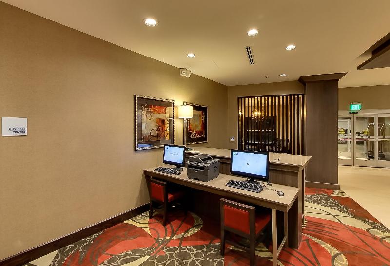 Holiday Inn Express & Suites Plymouth - Ann Arbor 