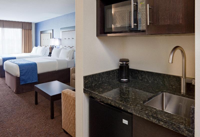 Holiday Inn Express & Suites Davenport photo 21