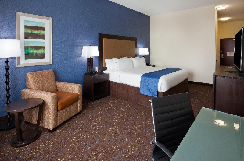 Holiday Inn Express & Suites Davenport photo 14