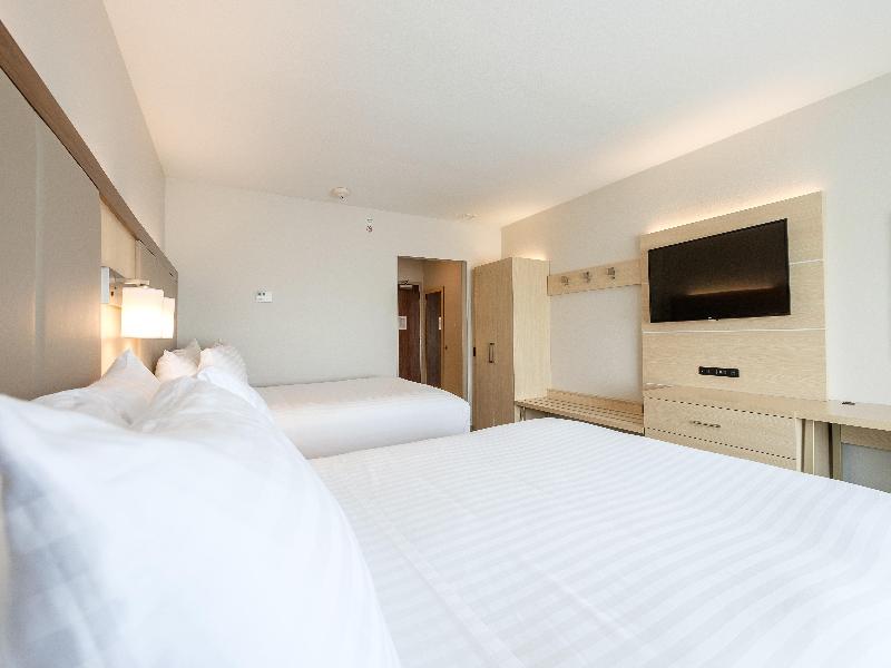 Holiday Inn Express and Suites Eagan Minneapolis A image