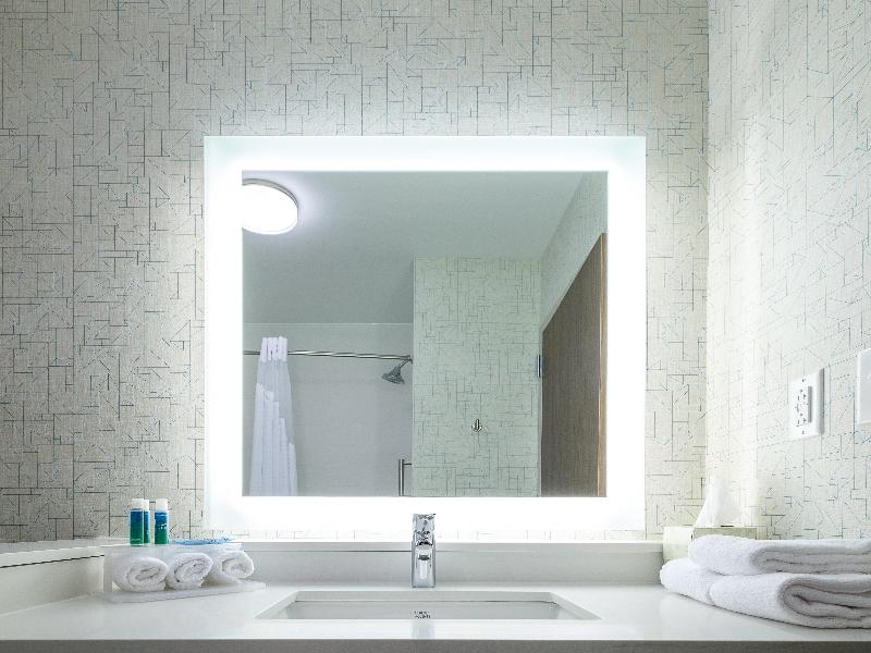 Holiday Inn Express and Suites Eagan Minneapolis A image
