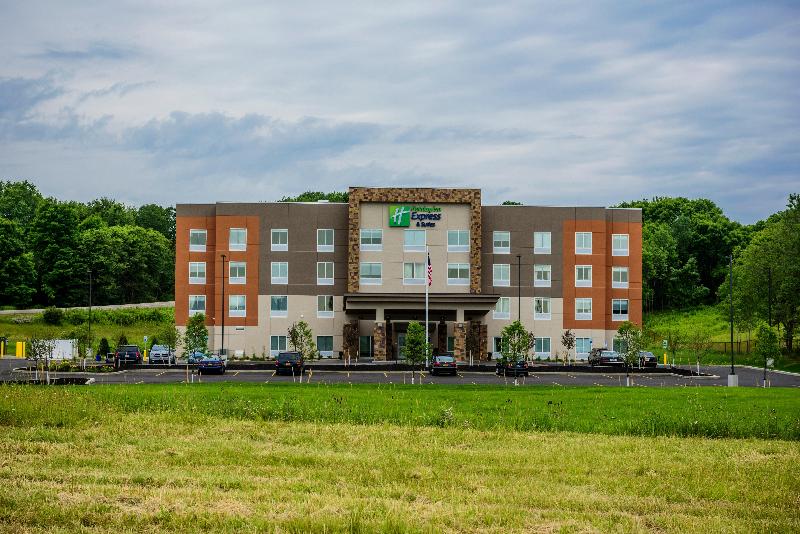 Holiday Inn Express & Suites Jamestown By IHG image