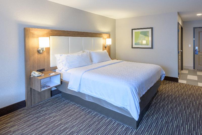 Holiday Inn Express & Suites Jamestown By IHG image