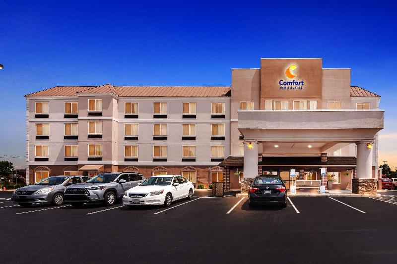 Comfort Inn & Suites image