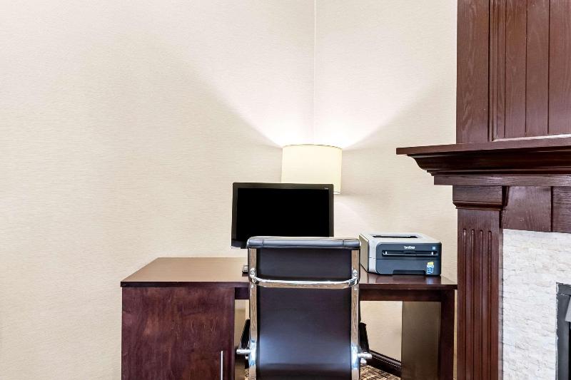 Comfort Inn & Suites image