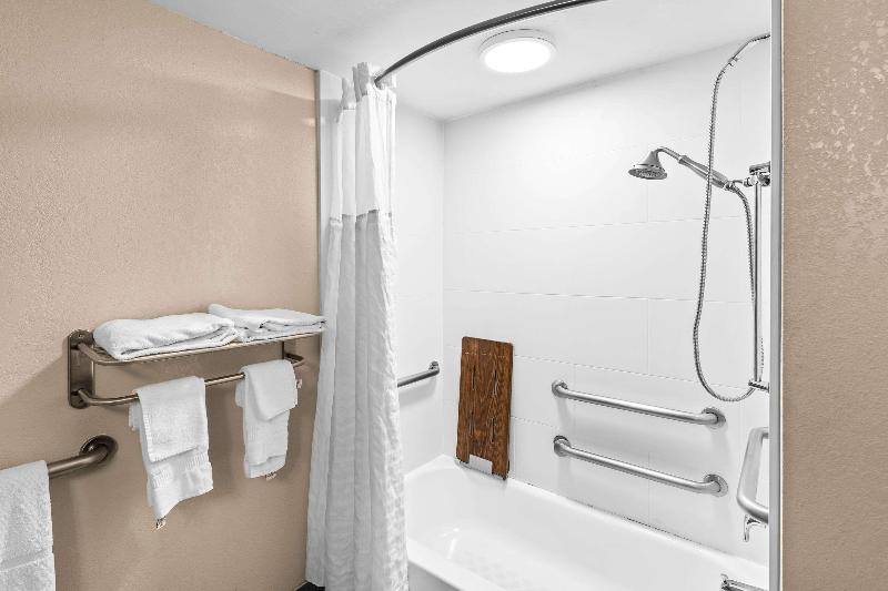Comfort Inn & Suites image