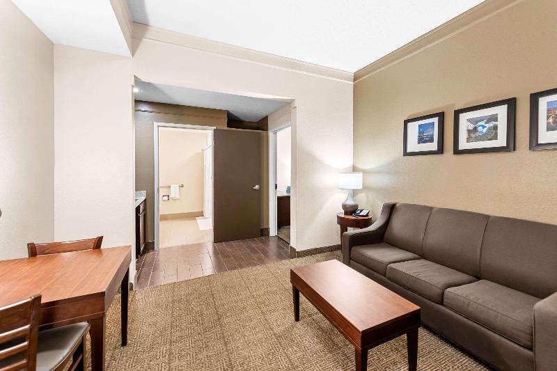 Comfort Inn & Suites image