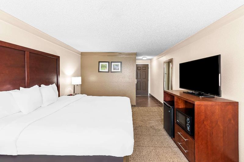 Comfort Inn & Suites image