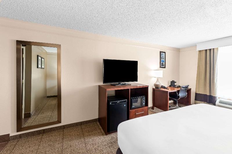 Comfort Inn & Suites image