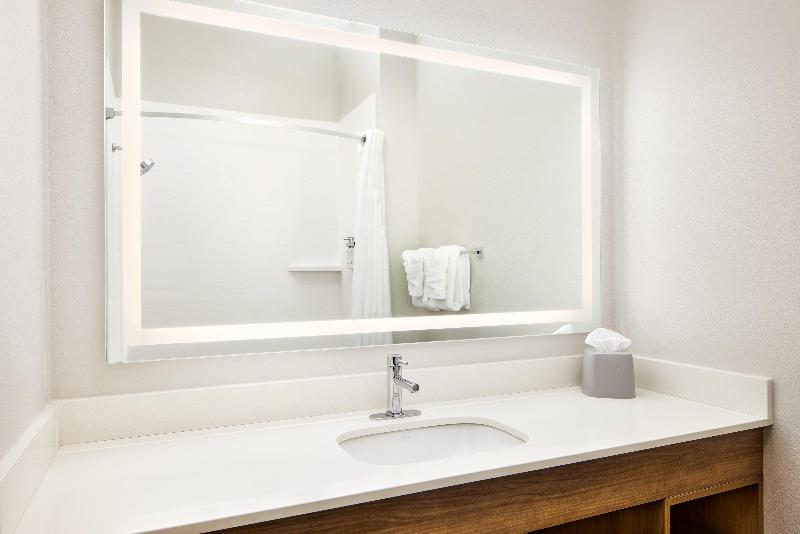Holiday Inn Express and Suites Bridgeport image