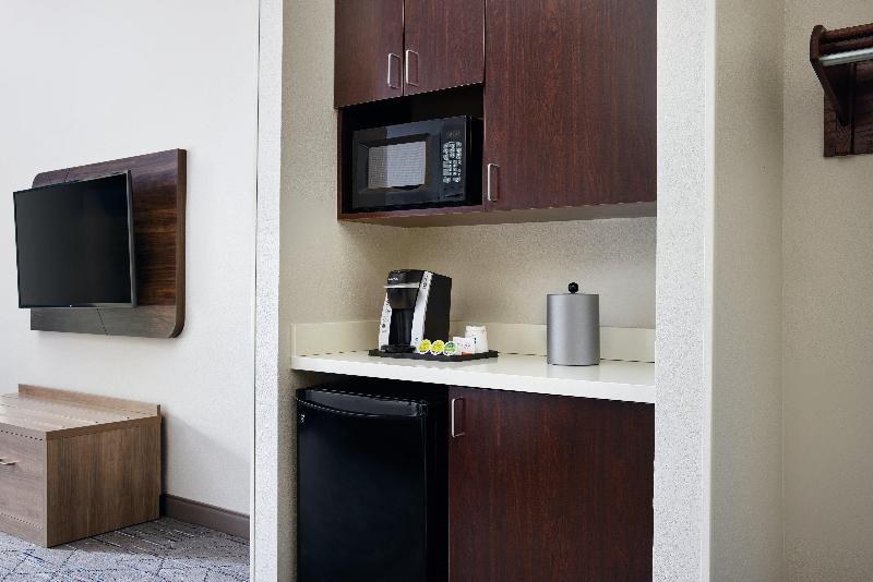Holiday Inn Express and Suites Bridgeport image