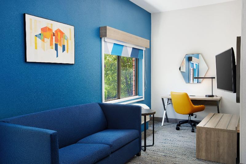 Holiday Inn Express and Suites Bridgeport image