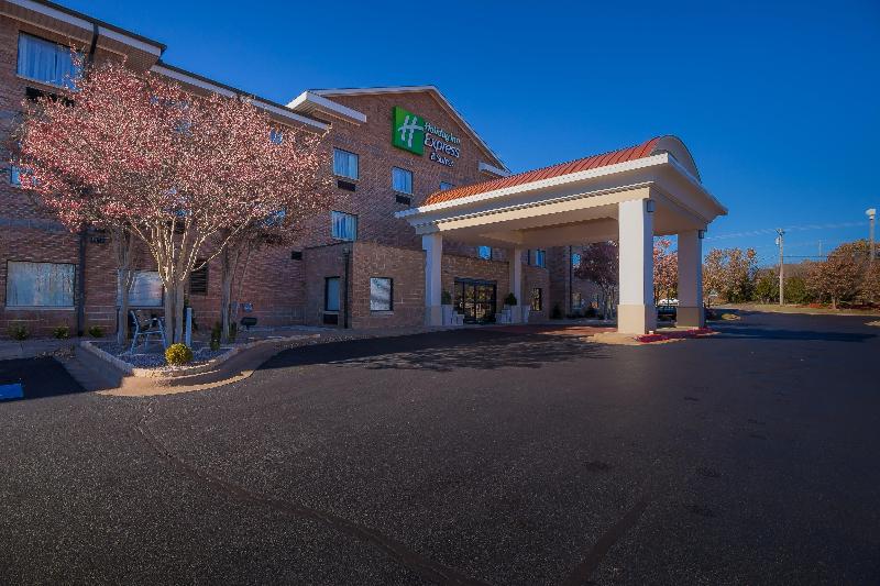 Holiday Inn Express and Suites Edmond