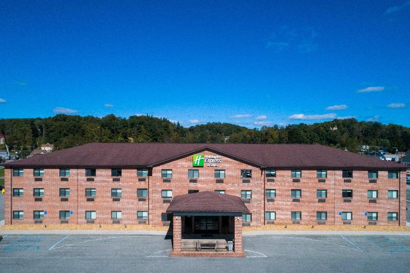 Holiday Inn Express & Suites Elkins By IHG image