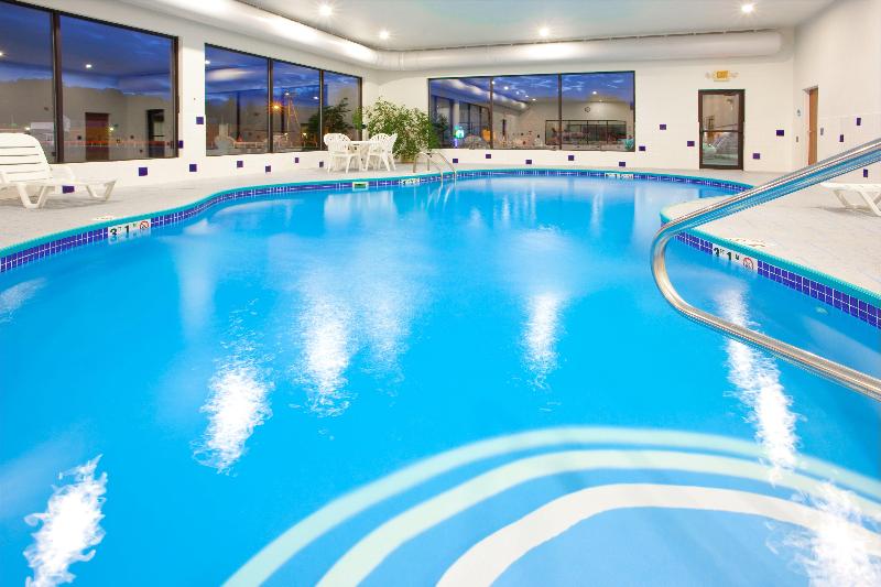 Holiday Inn Express & Suites Elkins By IHG image