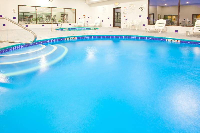 Holiday Inn Express & Suites Elkins By IHG image